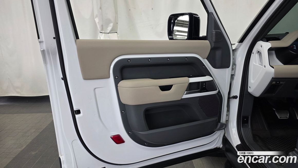Land Rover Defender 2022