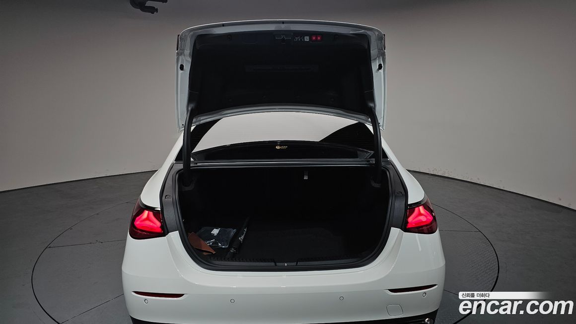 Mercedes-Benz E-Class 2024