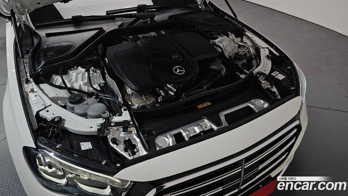 Mercedes-Benz E-Class 2024