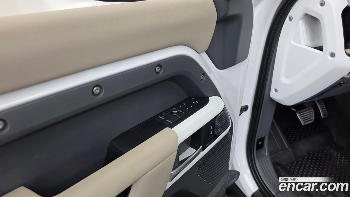 Land Rover Defender 2022