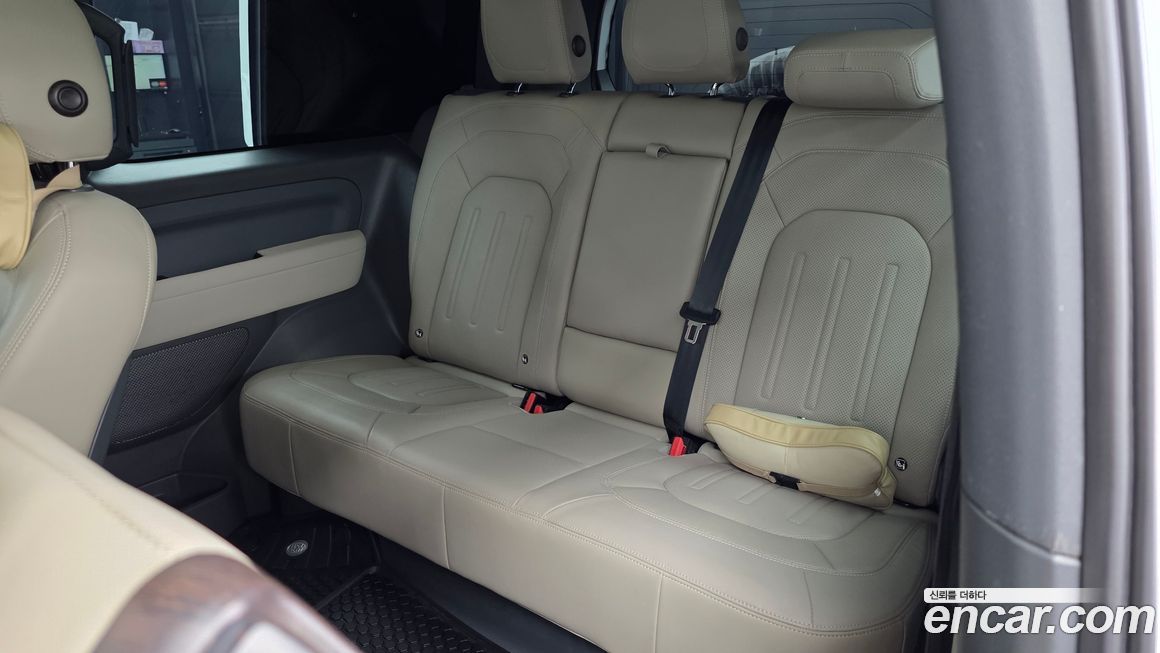 Land Rover Defender 2022