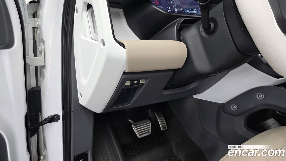 Land Rover Defender 2022