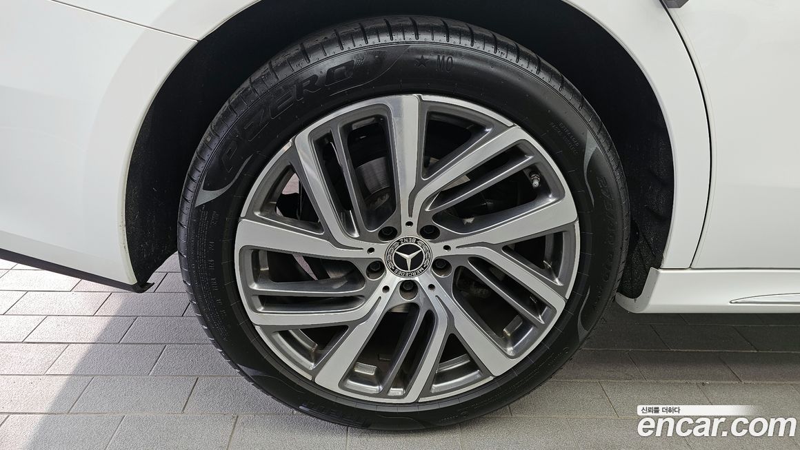 Mercedes-Benz E-Class 2024