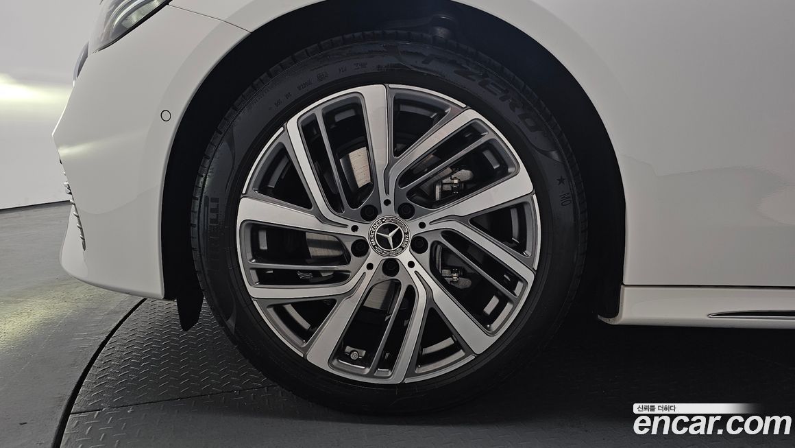 Mercedes-Benz E-Class 2024