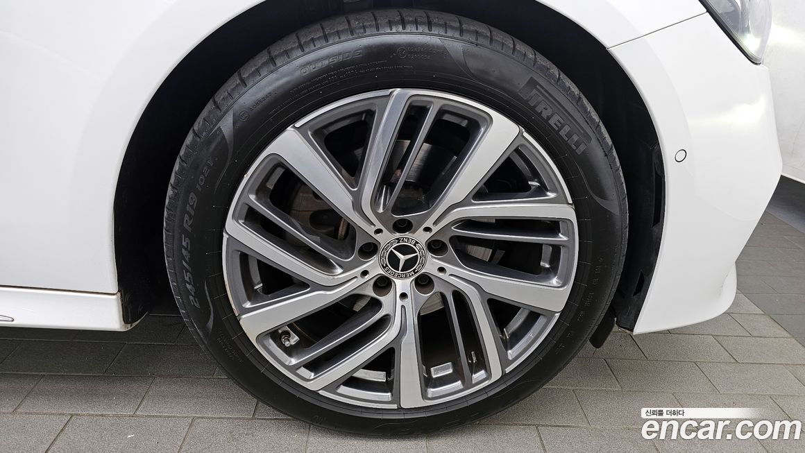 Mercedes-Benz E-Class 2024