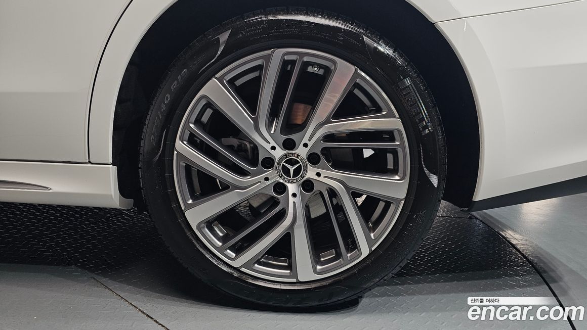 Mercedes-Benz E-Class 2024