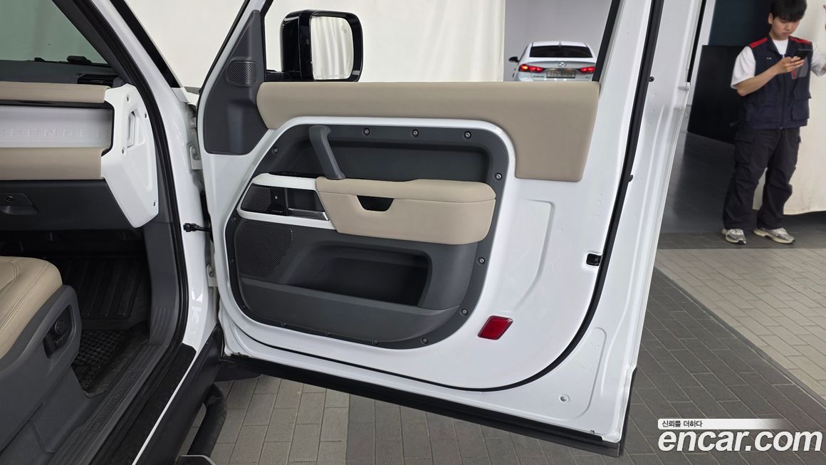 Land Rover Defender 2022
