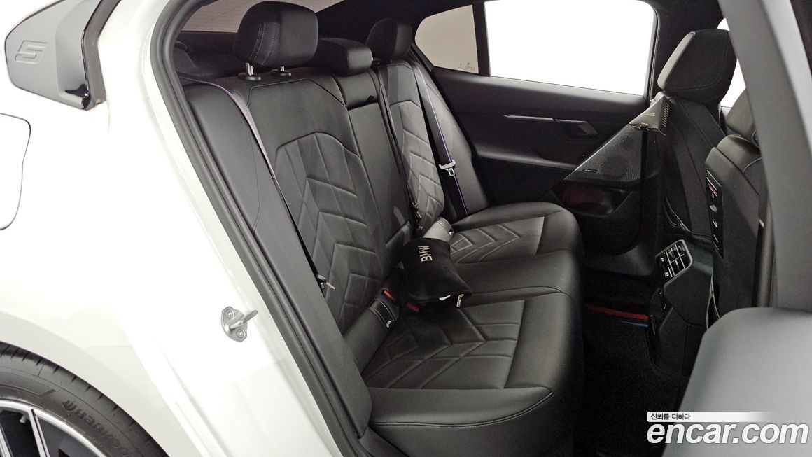 BMW 5-Series 2025
