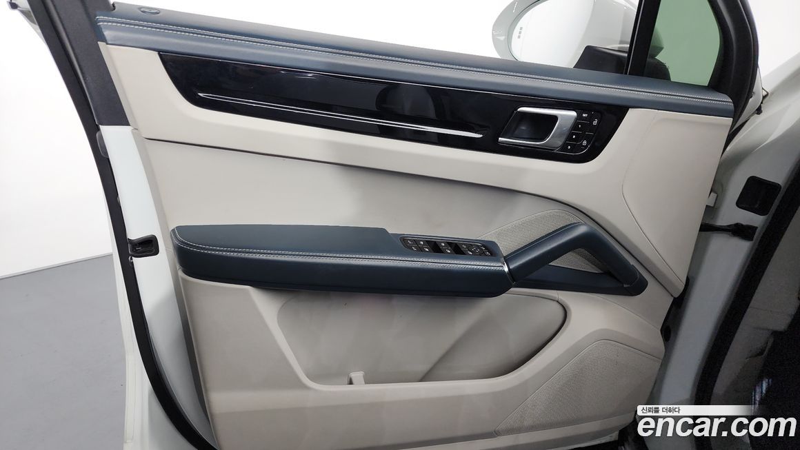 Porsche Cayenne 2021