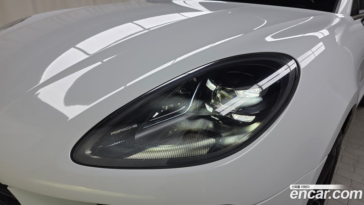 Porsche Macan 2021