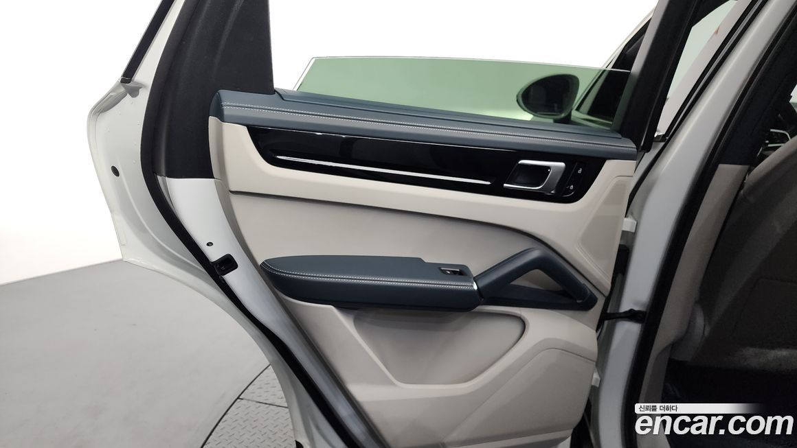 Porsche Cayenne 2021