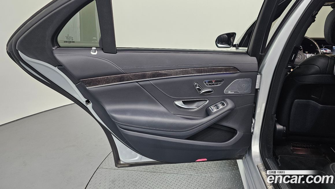 Mercedes-Benz S-Class 2020