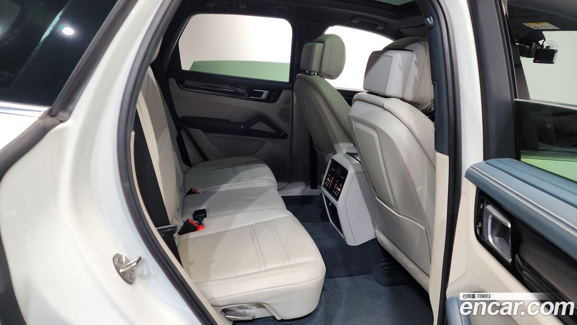 Porsche Cayenne 2021