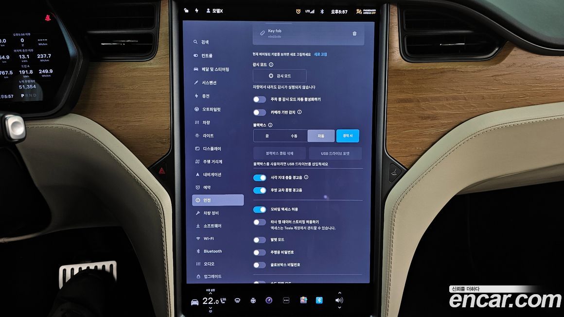 Tesla Model X 2020