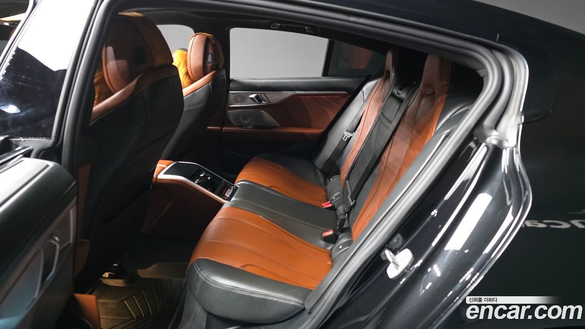 BMW 8-Series 2024