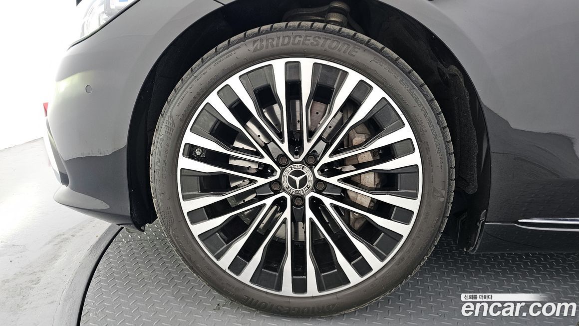 Mercedes-Benz S-Class 2023