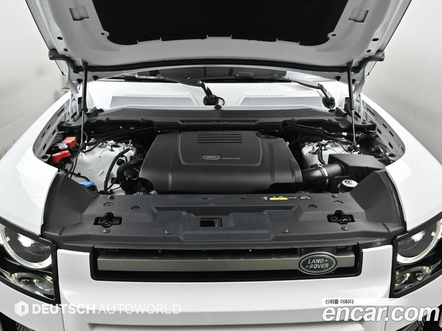 Land Rover Defender 2025