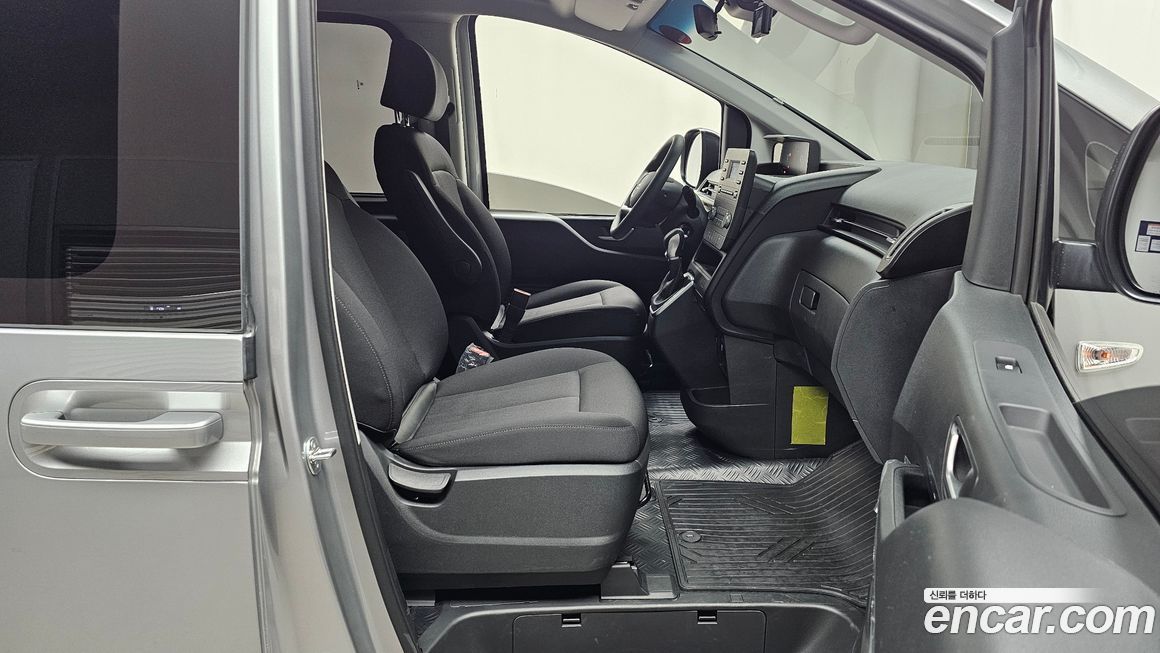 Hyundai Staria 2025