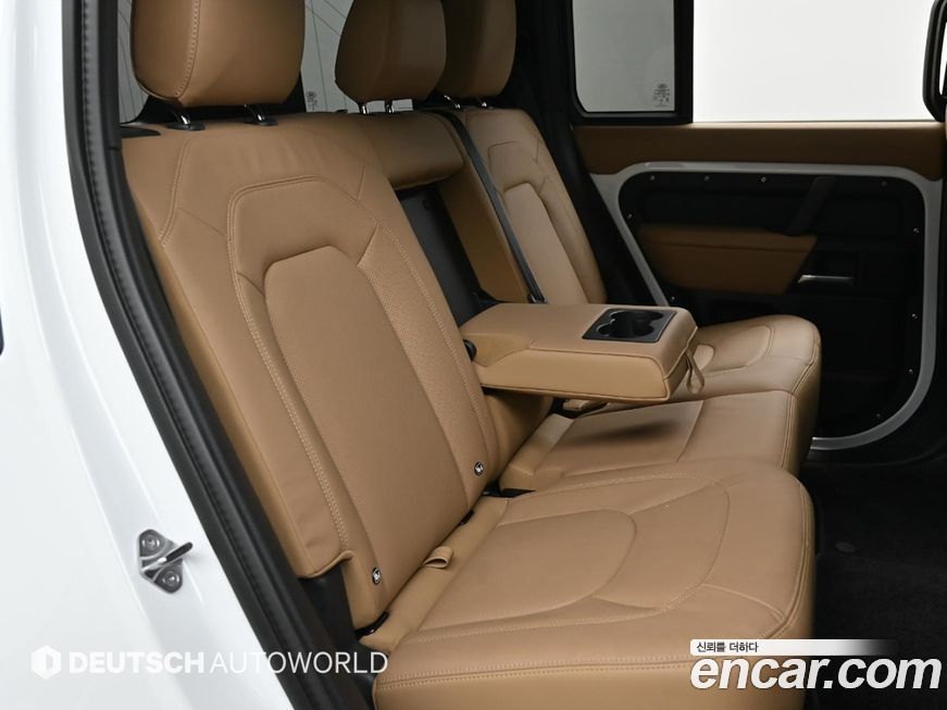 Land Rover Defender 2025
