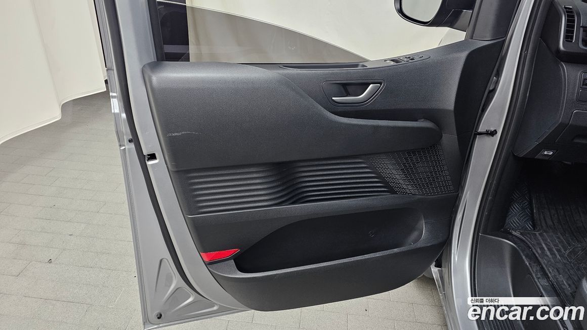 Hyundai Staria 2025
