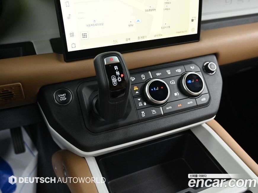 Land Rover Defender 2025