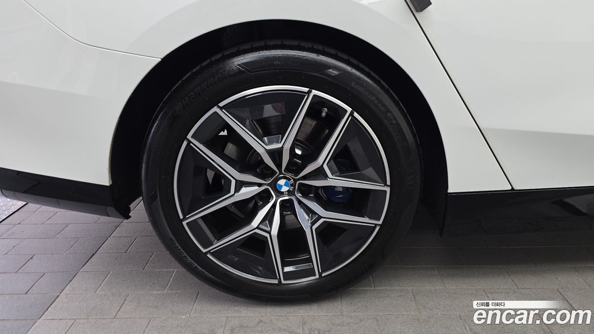 BMW 5-Series 2024