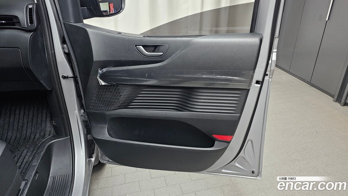 Hyundai Staria 2025