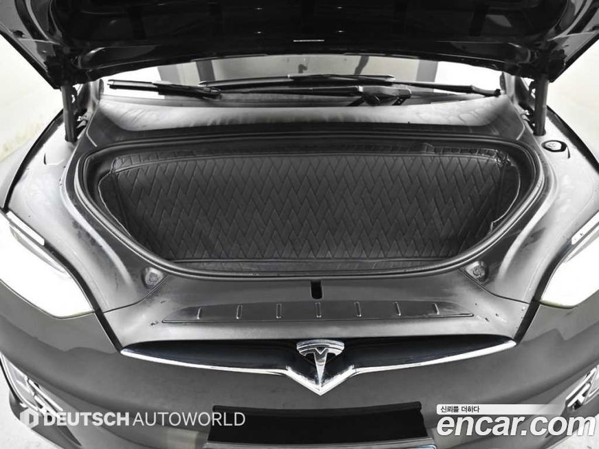 Tesla Model X 2020