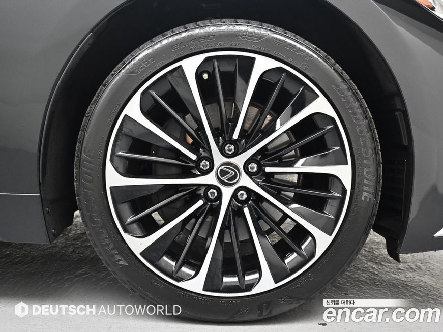 Lexus LS 2022