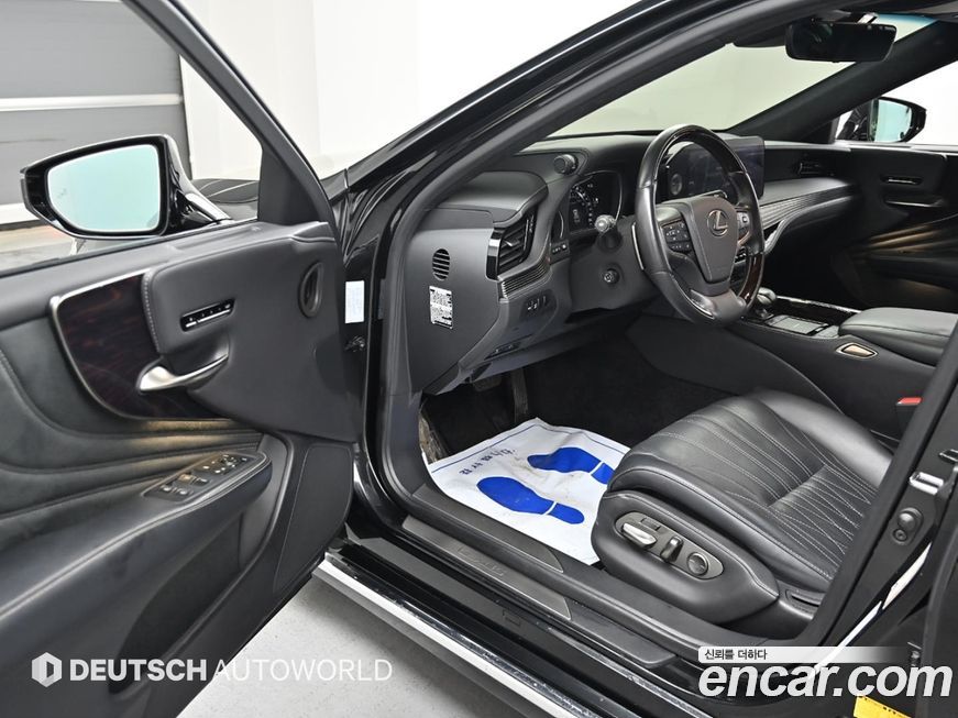 Lexus LS 2022