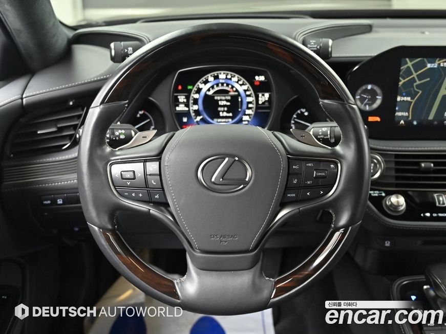 Lexus LS 2022