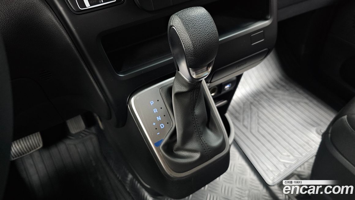 Hyundai Staria 2025