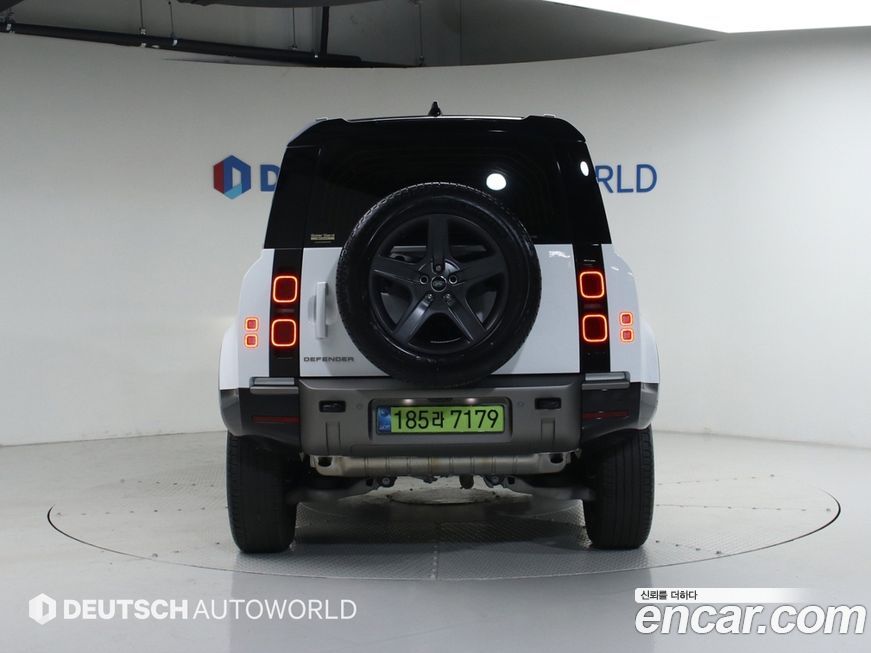 Land Rover Defender 2025