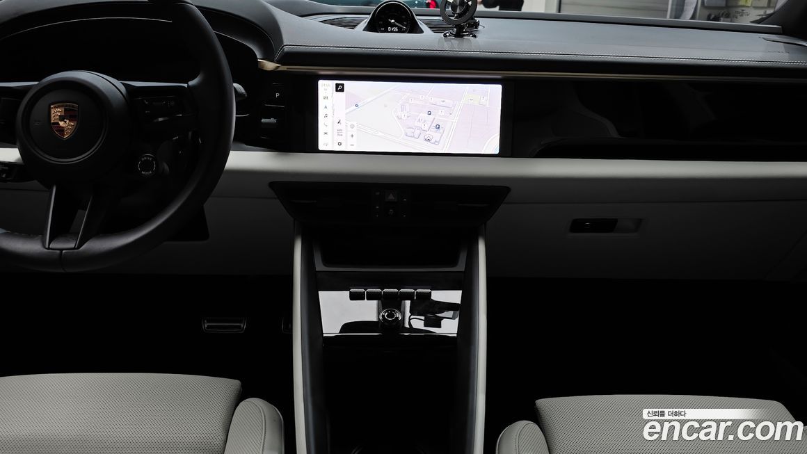 Porsche Macan 2025