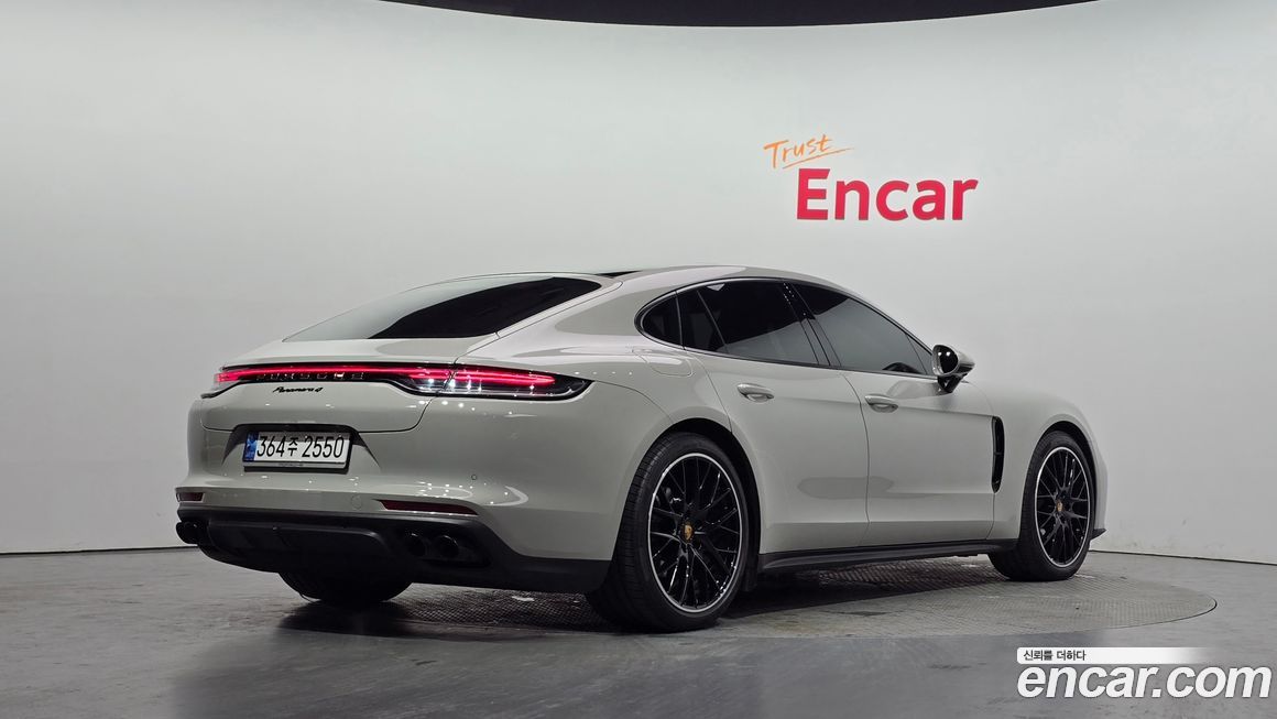 Porsche Panamera 2023