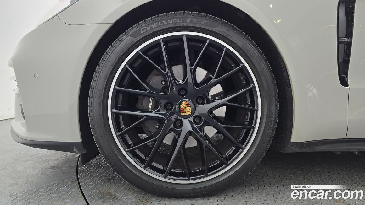 Porsche Panamera 2023