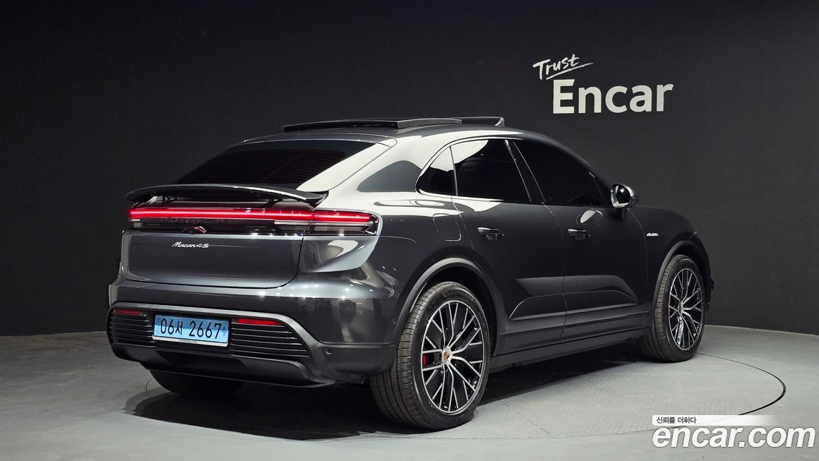 Porsche Macan 2025