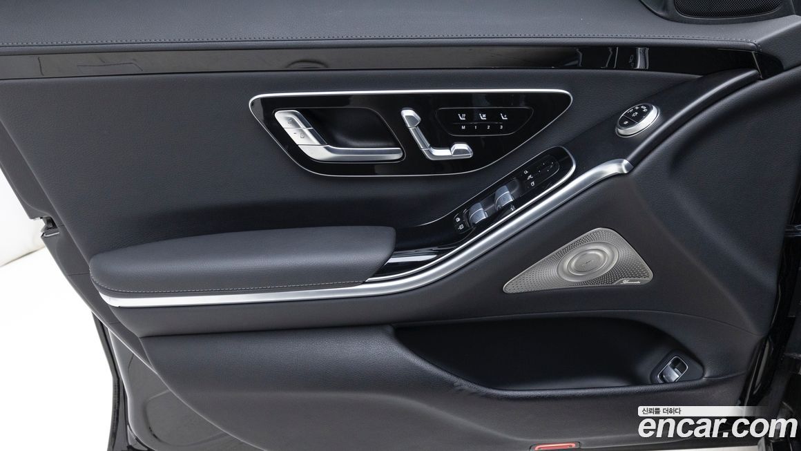 Mercedes-Benz S-Class 2025