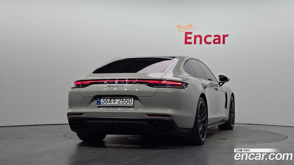 Porsche Panamera 2023