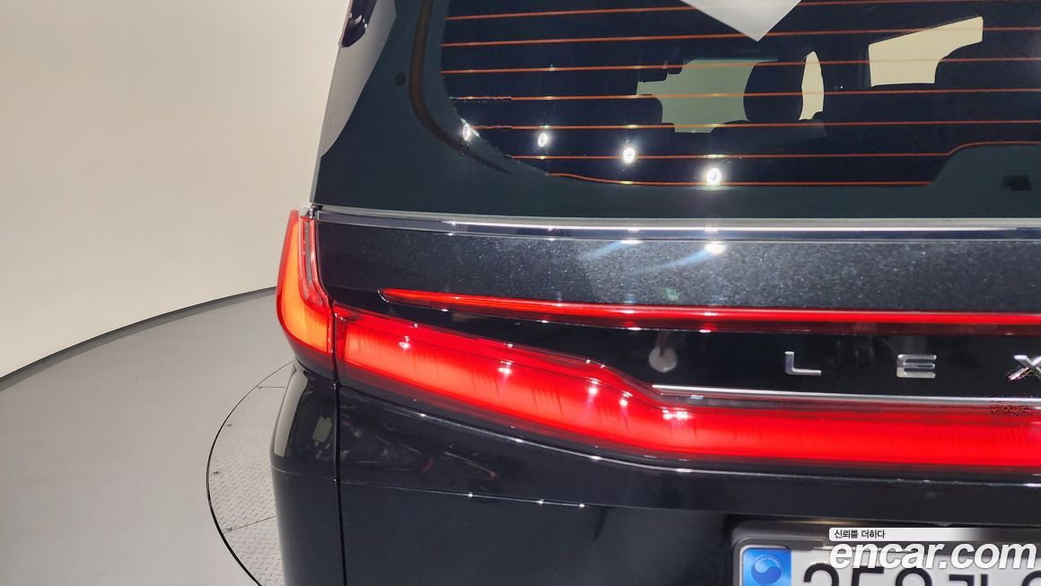 Lexus LM 2025