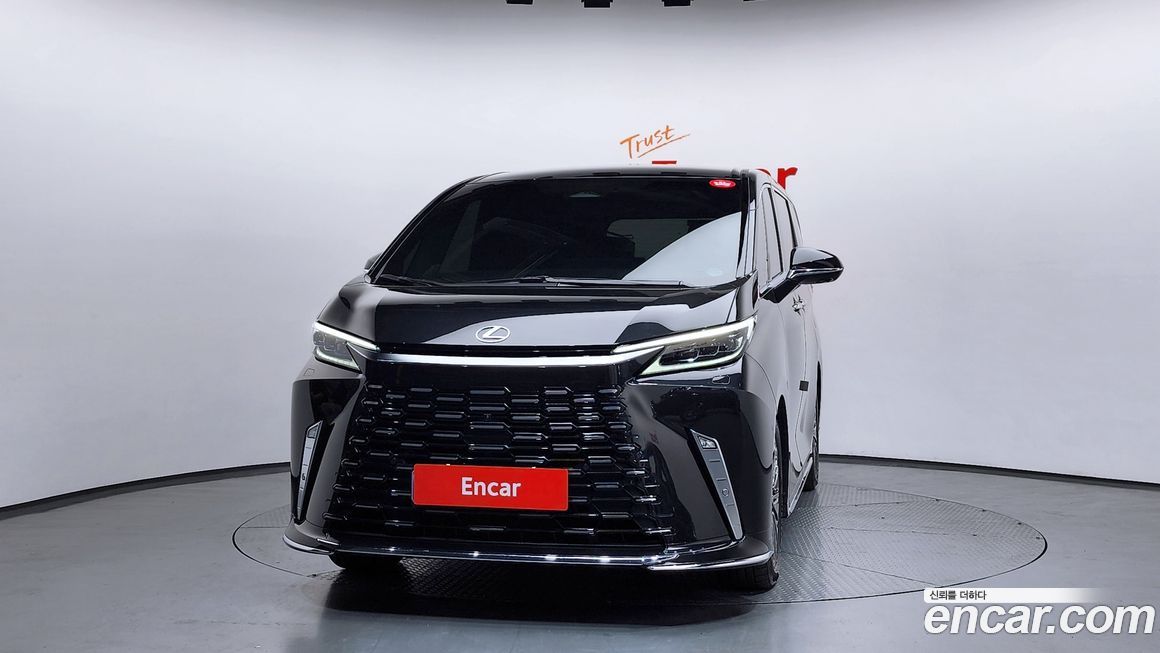 Lexus LM 2025