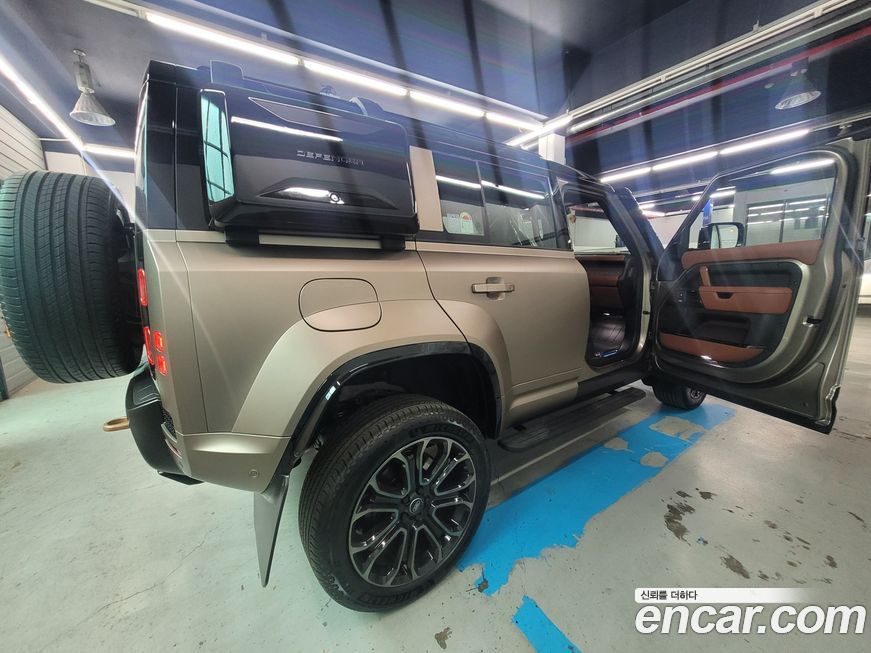 Land Rover Defender 2025