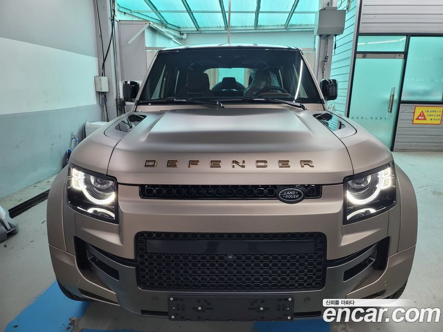 Land Rover Defender 2025