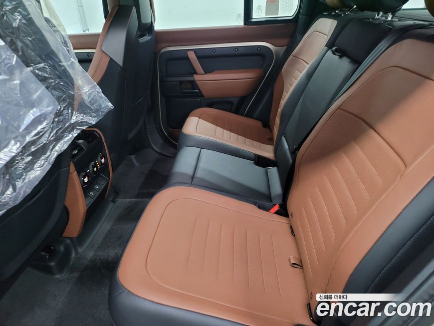 Land Rover Defender 2025
