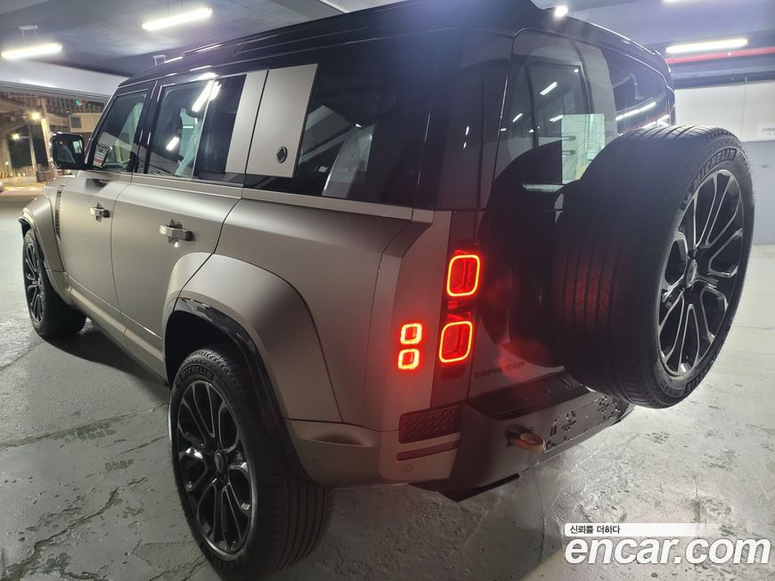 Land Rover Defender 2025
