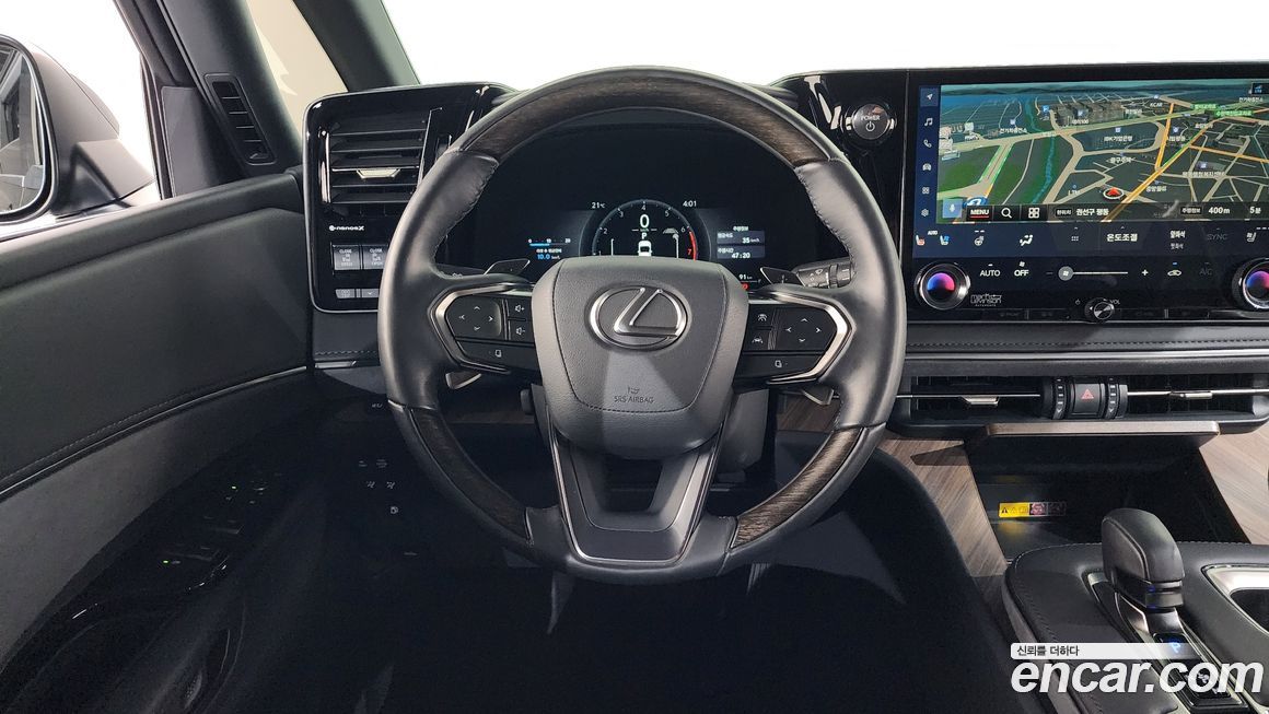 Lexus LM 2025