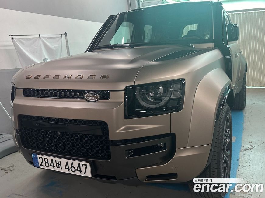 Land Rover Defender 2025