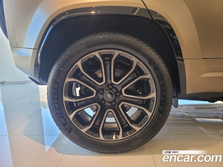 Land Rover Defender 2025
