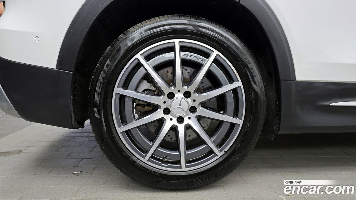 Mercedes-Benz GLB-Class 2023