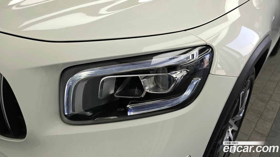 Mercedes-Benz GLB-Class 2023